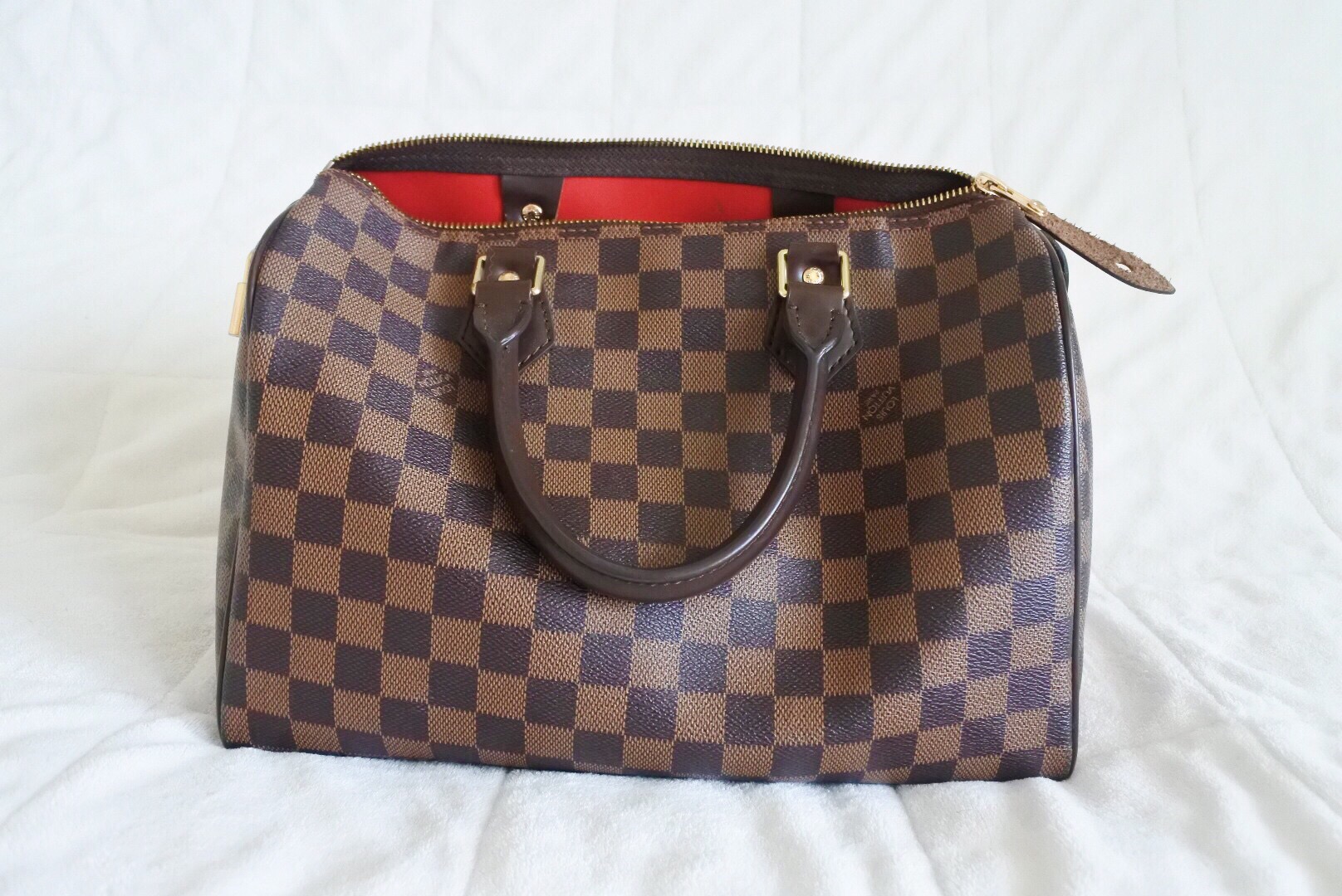 LOUIS VUITTON SPEEDY 30 DAMIER EBENE REVIEW + WHAT'S IN MY BAG